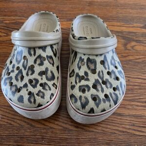 Woman's leopard croc